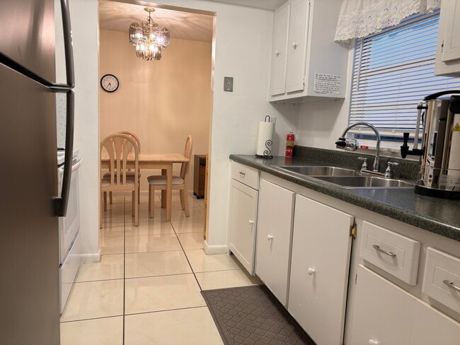 Building Photo - 24 Golfs Edge