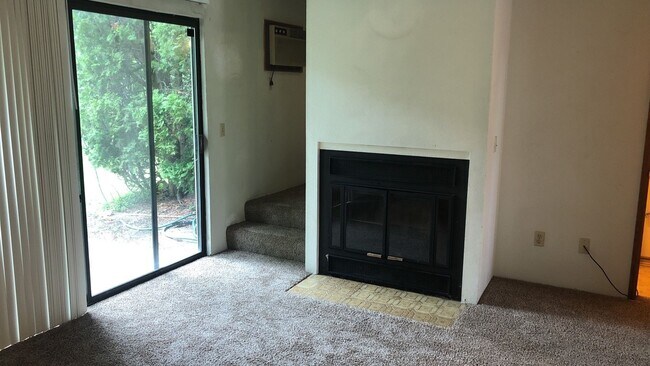 Building Photo - 2005 NE Terre View Dr