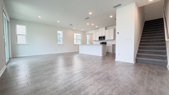 Building Photo - 6039 Oracle Ct