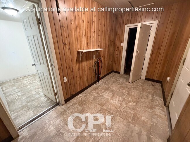 Building Photo - MOVE IN SPECIAL -  1/2 FIRST MONTHS RENT!!