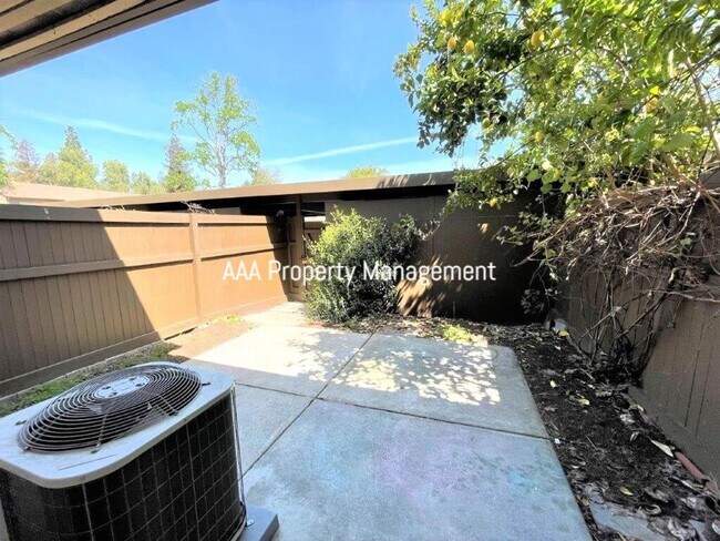 Building Photo - 1861 Olmo Way