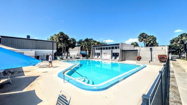 Building Photo - Annual UNfurnished 3-bedroom, 2/ 1/2 bathr...