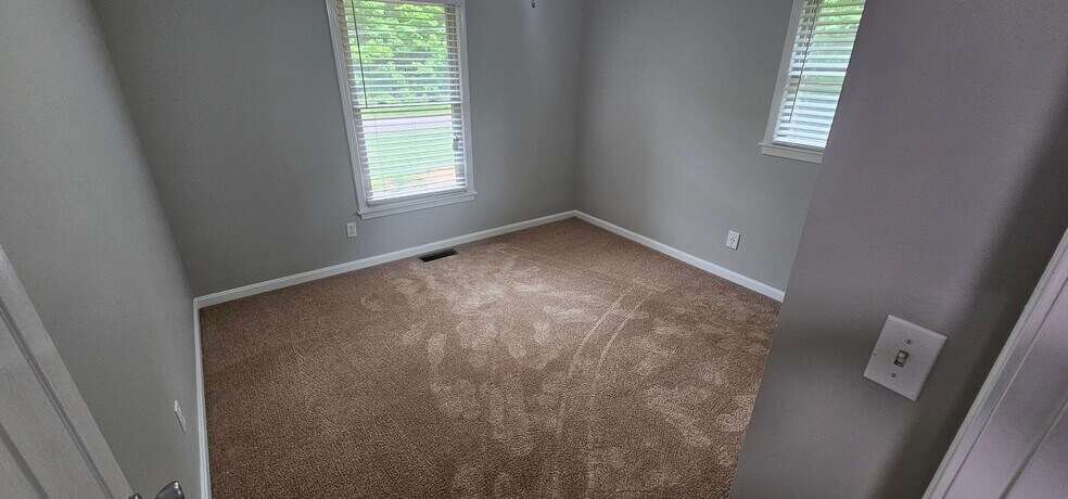 Bedroom 2 - 901 Hurst Dr