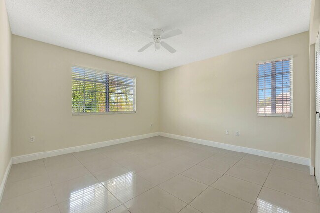 Building Photo - 5055 Wiles Rd