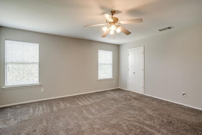 Building Photo - Large 4 Bedroom 3.5 Bathroom- Eagle Mounta...