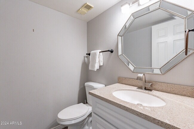 Building Photo - 5110 N 31st Way