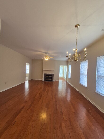 Building Photo - 2223 Locksley Woods Dr