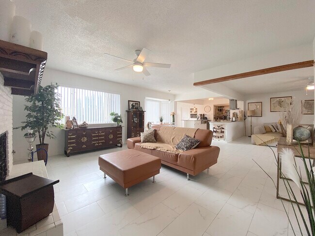 Building Photo - 4720 Blossom Ave