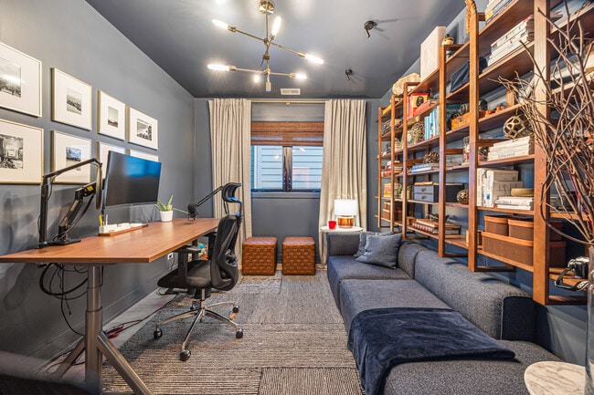 Building Photo - 1738 W 17th St