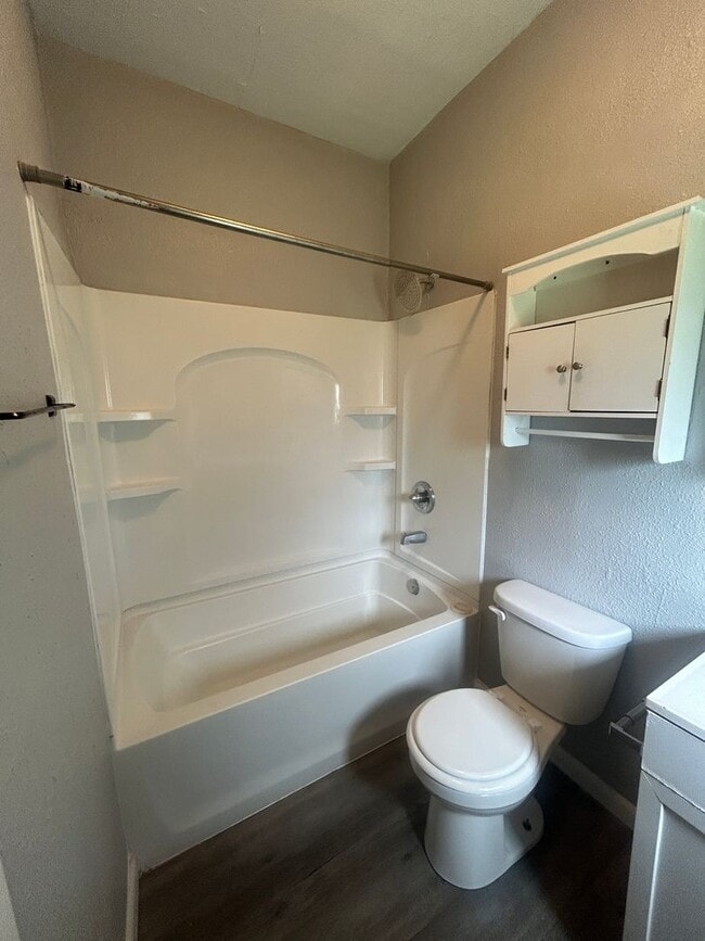 Building Photo - 3 Bedroom 1 Bath House in Davenport