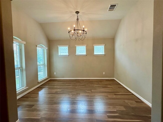Building Photo - 202 Saffron Springs
