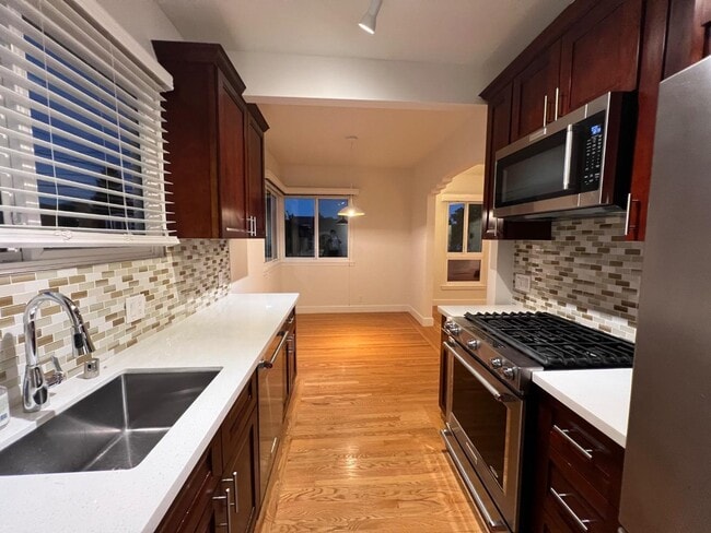 Building Photo - 1217 Capuchino Ave