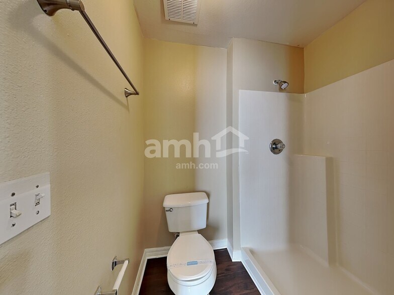 Building Photo - 116 Placid Woods Ct