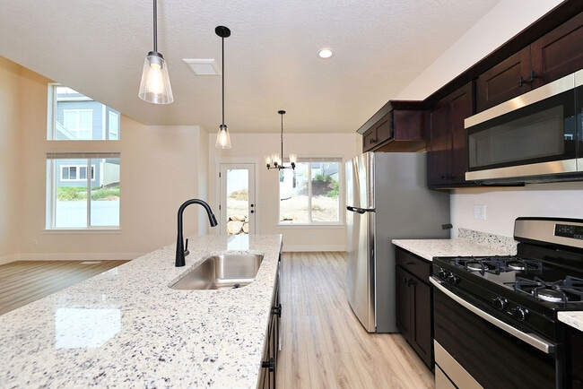 Building Photo - 1377 N Sage Dr