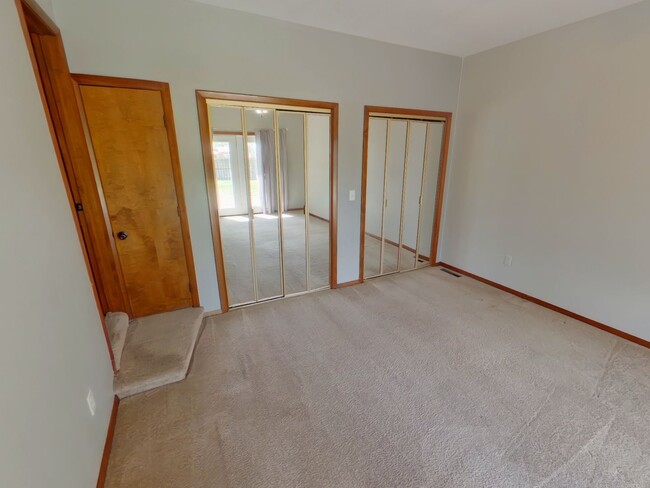 Building Photo - 108 Aaron Dr