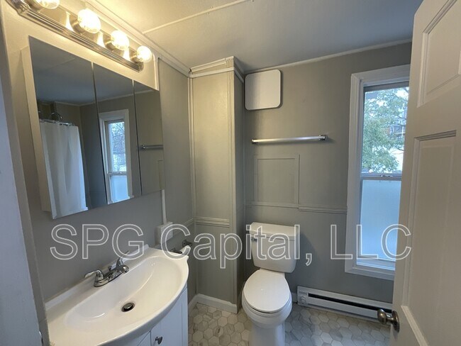 Building Photo - 2118 Greenwood St