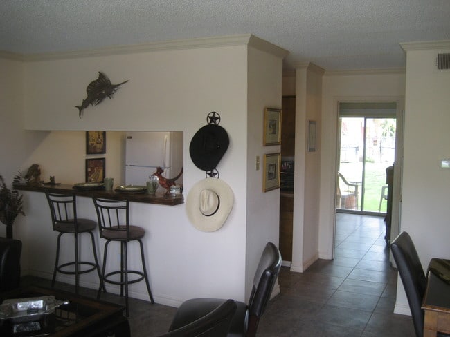 Building Photo - Uvalde Flats Apartments