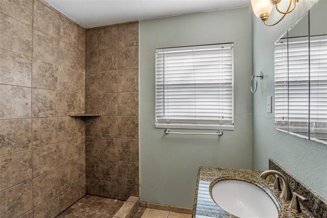 Building Photo - 3558 South Dr