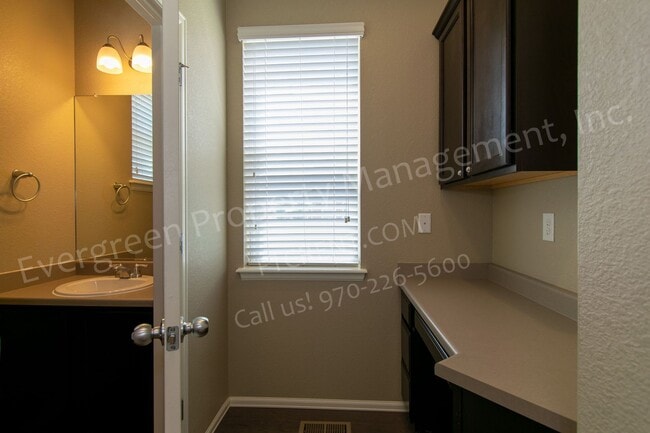 Building Photo - 436 Routt Dr