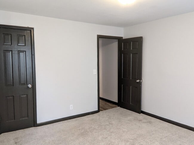 Building Photo - Hanscom Park Full Duplex
