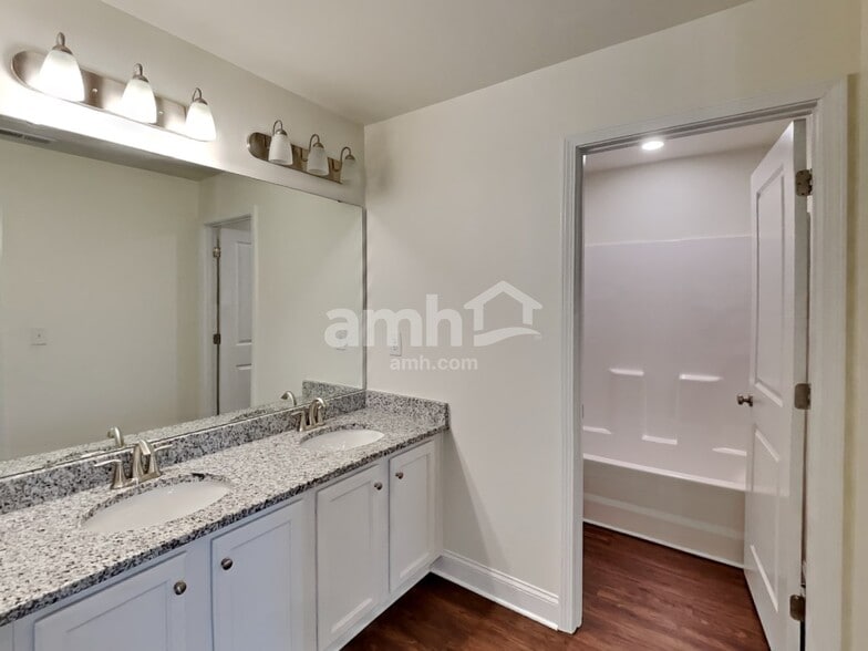 Building Photo - 155 Havenbrook Dr