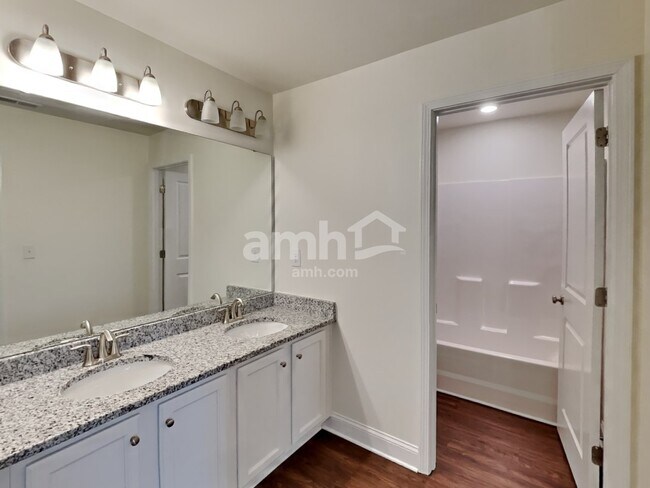 Building Photo - 139 Willowbrook Dr