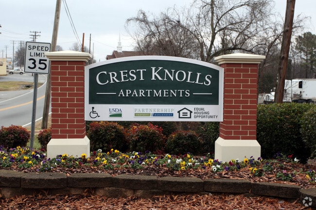Building Photo - Crest Knolls