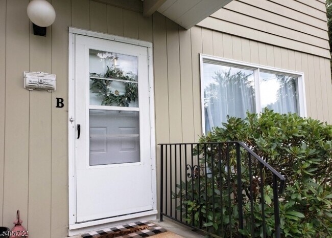 Building Photo - 19 Grove St