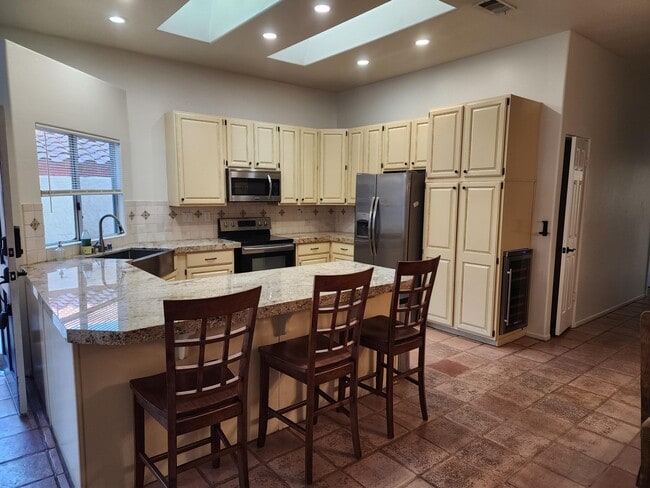 Building Photo - 54035 Avenida Martinez