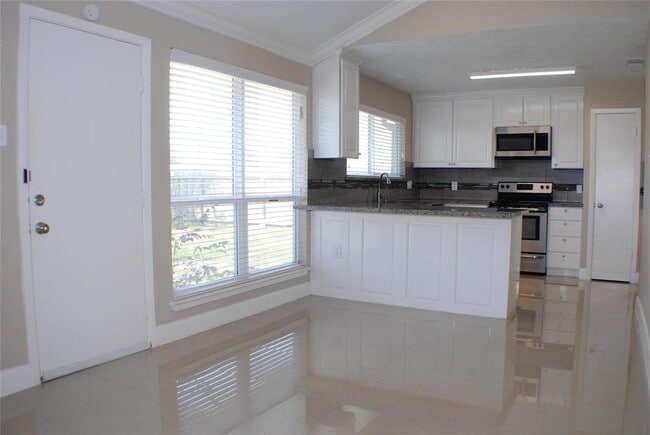 Building Photo - 227 Shiloh Dr