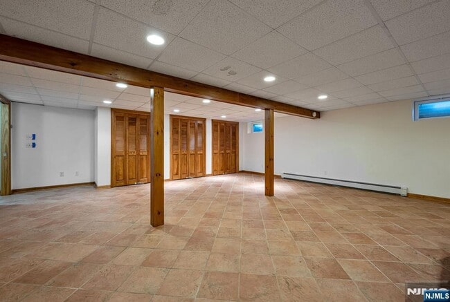 Building Photo - 20 Dogwood Dr