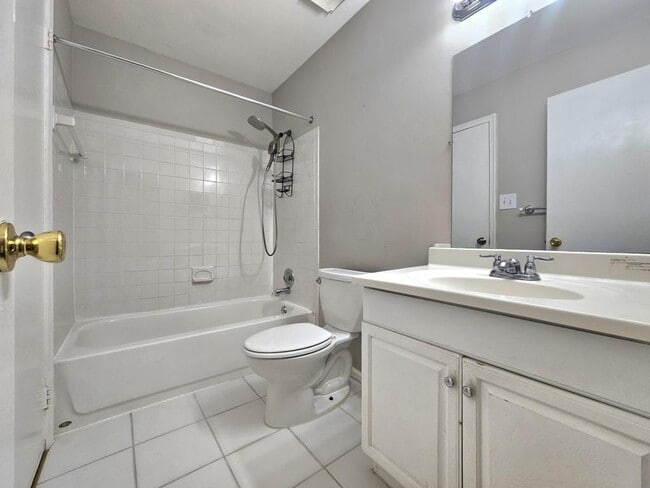 Building Photo - 7664 Northern Oaks Ct