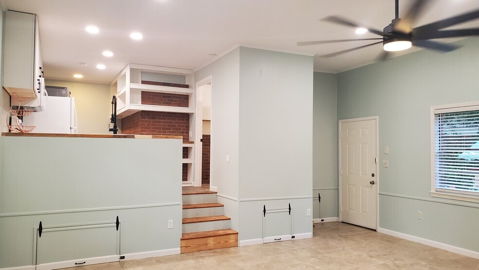 Building Photo - 2412 Jacqueline Cir