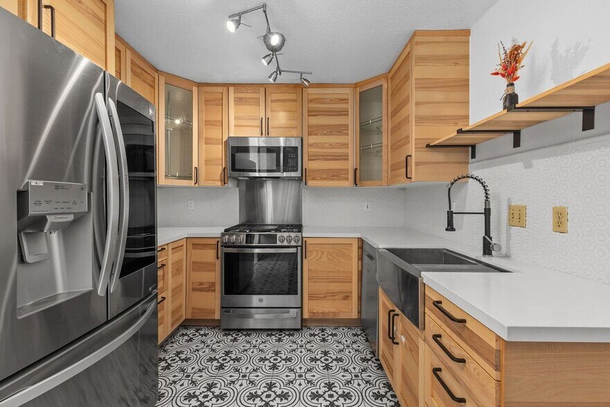 Building Photo - 2871 Ashley Dr