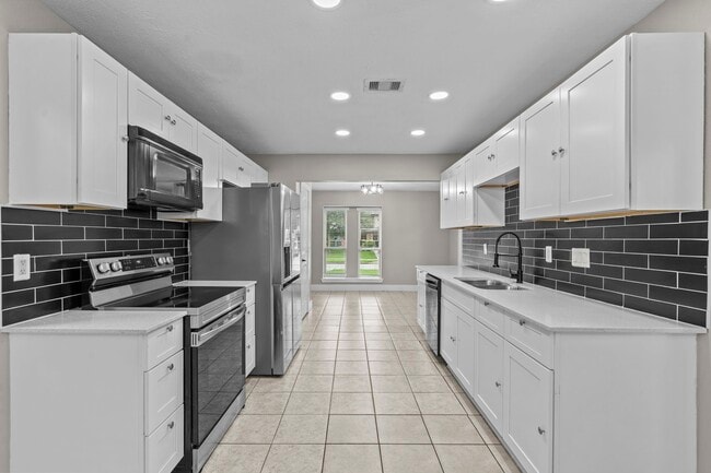 Building Photo - 1107 Londonderry Ave