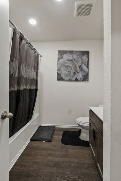 Building Photo - 15121 Ace Dr