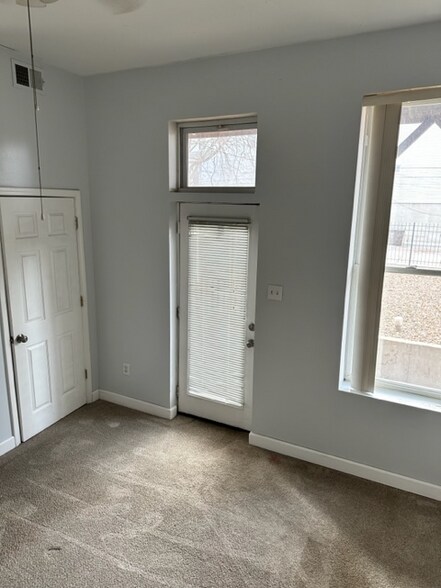 Building Photo - 2348 Rutger St