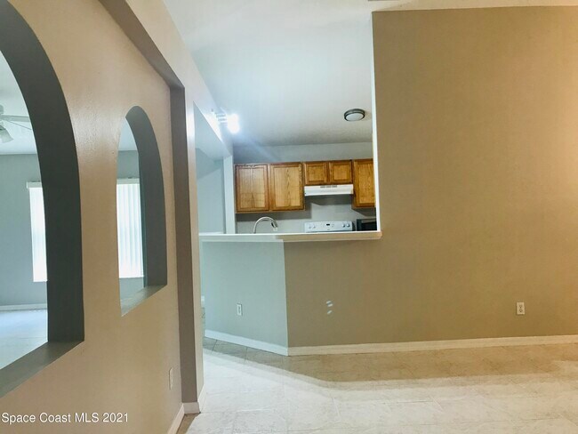 Building Photo - 2205 Myla Ln