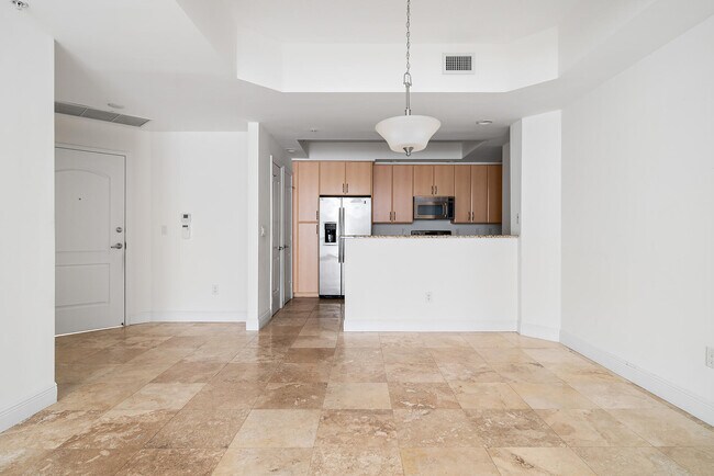 Building Photo - 801 S Olive Ave