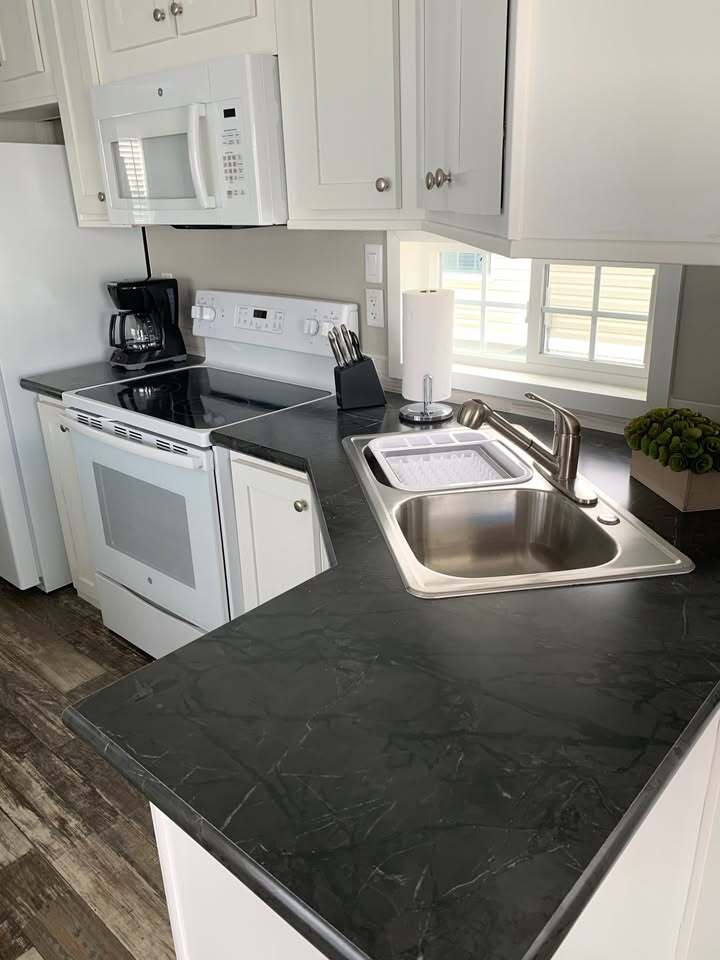 Building Photo - 2580 NE Indian River Dr