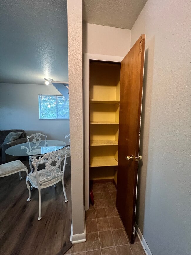 Building Photo - 1309 Burton Ct