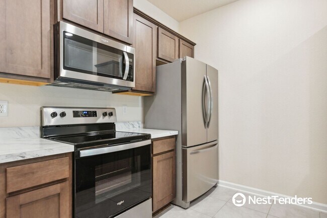 Building Photo - Beautiful Townhome with Two Primary Suites!