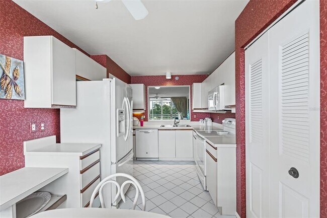 Building Photo - 4550 Pinebrook Cir