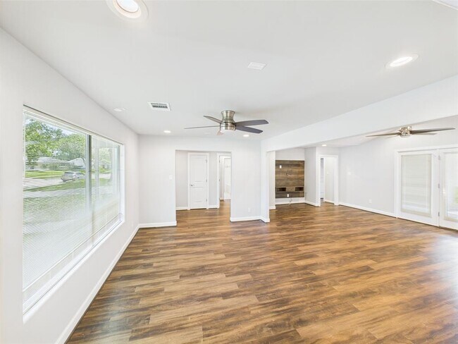 Building Photo - 5627 Cerritos Dr
