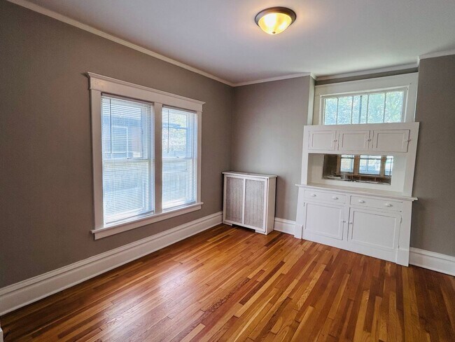 Building Photo - Great 3 Bedroom Home Near Whole Foods and ...