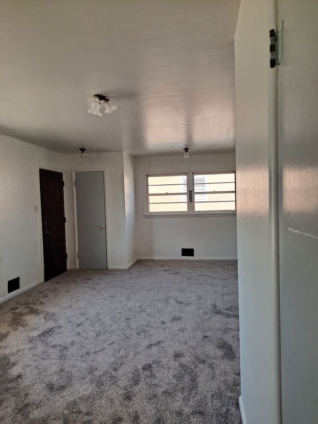 Building Photo - ALL PROSPECTIVE TENANTS MUST SUBMIT A $58 ...