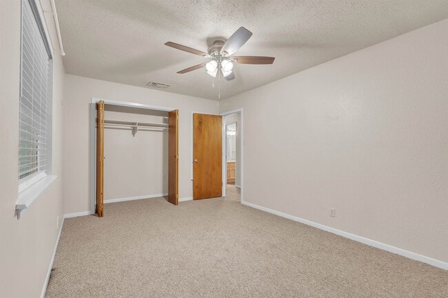 Building Photo - 901 Eden Ln