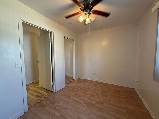 Building Photo - 2 Bedroom Unit available in Highland Park!