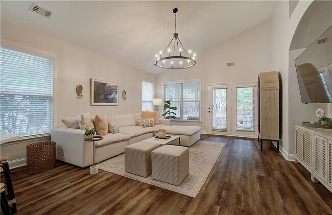 Building Photo - 3822 Carriage House Dr