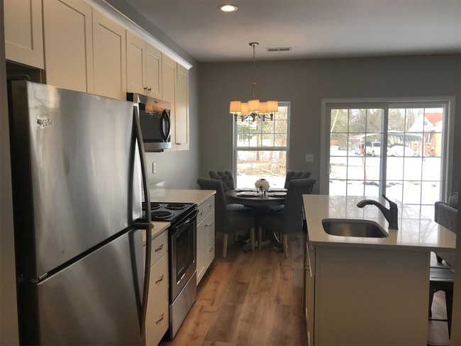 Building Photo - 2405 Rosa RoadRidge Manor Ct